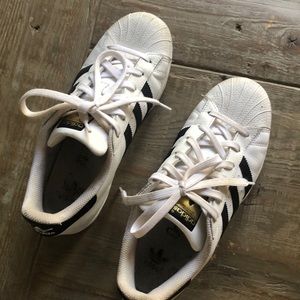 Adidas superstar sneakers ... sz 7 woman 5 men’s